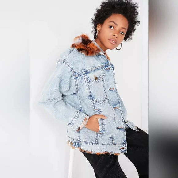Urban Outfitters Faux Fur Lined Denim Trucker Jacket Size XS - Picture 3 of 13
